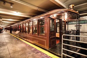 رعب في قطار أنفاق بنيويورك بعد قيام إمرأة بإطلاق صراصير وديدان