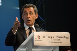 ساركوزي: يجب على بريطانيا أن تفتح مركزا للاجئين على أراضيها