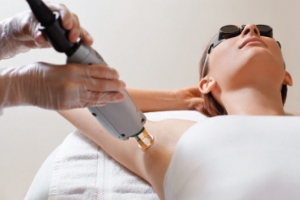 ﻿إزالة الشعر بالليزر