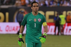 كلاوديو برافو يخرج من قائمة منتخب تشيلي لأسباب شخصية