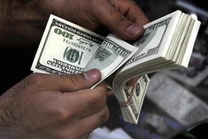 الدولار عند أعلى مستوى في 3 أسابيع بعد تصريحات يلين