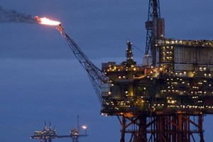 نفط عمان يرتفع 40 سنتًا وصعود الأسعار العالمية بانخفاض الدولار