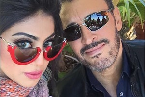 مشاهير يعشقون التقاط الصور مع نجومهم المفضلين