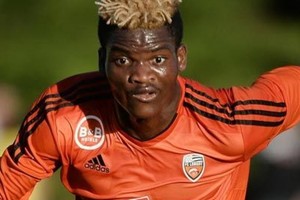 سندرلاند يتعاقد مع الجابوني ندونج في صفقة قياسية