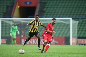 علي بن خليفة يطمأن على سلامة 'الأولمبي' إبراهيم الحوطي