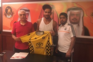 الأهلي يضم التونسي مغانمي.. ويستقبل سنغالي وهولندي للهجوم