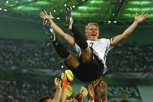 بالفيديو والصور... فوز ألمانيا على فنلندا في المباراة الوداعية لشفاينشتايغر