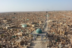 مقبرة النجف تتوسع وأسعار المدافن ترتفع مع استمرار القتال في العراق