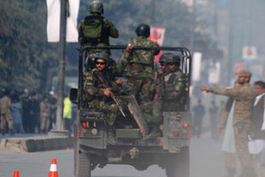 حركة طالبان تبث شريط فيديو لأسير كندي وزوجته الاميركية للضغط على الحكومة الافغانية