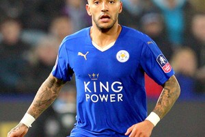 سيمسون يمدد عقده مع ليستر سيتي حتى 2019