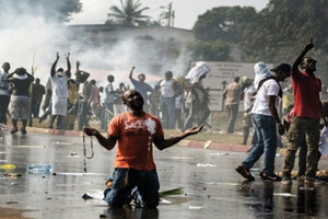 إجلاء رعايا جزائريين يعملون في مجال النفط من الجابون