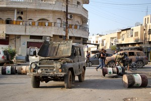 'المرصد': المعارضة تسيطر على كتيبة الصواريخ بريف حماة