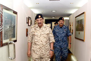 القائد العام يشيد بما تشهده أسلحة ووحدات قوة الدفاع من تطوير وتحديث 