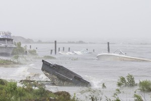 العاصفة هيرمين تتحول إلى إعصار قبل وصولها لليابسة في فلوريدا