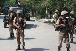 عشرة قتلى وأربعون جريحاً إثر تفجير أمام محكمة في باكستان 