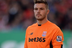 حارس ستوك باتلاند يخضع لجراحة في الكاحل