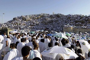 السعودية تنظم جسرا جويا لنقل 632 سورية من مصر لأداء الحج