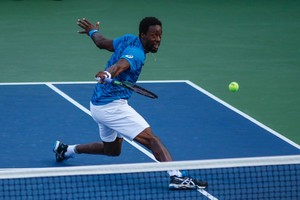 مونفيس سعيد بإظهار الجانب الجاد من شخصيته