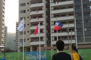 رفع علم البحرين بالقرية الأولمبية وإقامة حفل استقبال الوفود