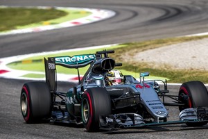 هاميلتون يتطلع لمزيد من التألق في مونزا وفيراري يتسلح بالأرض والجمهور في إيطاليا