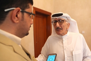 «الوسط» تستكشف «فلسفة» الوجيه عبدالعزيز كانو: لا مركزية ولا طبقية... تقديس العمل والعائلة و«حميمية الموظفين»