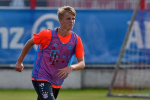 بايرن يسجل شقيق غوتزه الأصغر في قائمة دوري أبطال أوروبا