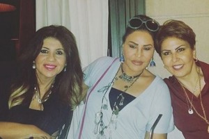 بالفيديو... ماذا فعلت أحلام بعد سرقة حقيبتها في باريس؟