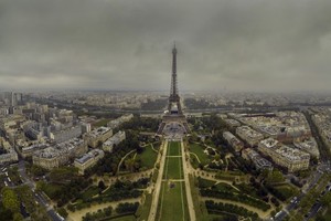 بالفيديو... مهرجان للطائرات بدون طيار في باريس اليوم