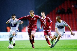 بالفيديو... اريكسن يسجل ويهدر ركلة جزاء في فوز الدنمارك