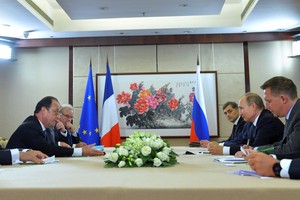 هولاند يحض بوتين على التوصل لـ 'حل سياسي' في سورية