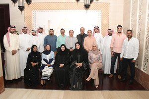 'بنك الإثمار' يحتفي بنجاحات موظفيه الأكاديمية