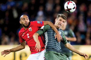 مولر يسجل هدفين في انتصار ساحق لألمانيا على النرويج