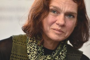 استمرار حبس الروائية التركية اصلي أردوغان