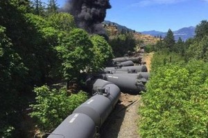 جماعة متمردة تهاجم خط أنابيب للنفط في شرق كولومبيا