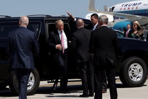 ترامب يطرح احتمال تقنين أوضاع المهاجرين غير الشرعيين