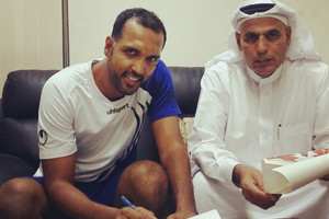 محمد حبيب يوقع لـ'طائرة بني جمرة'