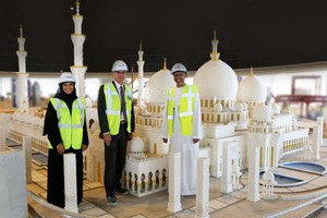 بالصور... أول مجسم في العالم لجامع الشيخ زايد من مكعبات الليغو في دبي