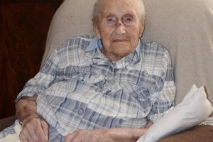 وفاة أكبر معمرة فرنسية اليزابيت كولو عن 113 عاما 