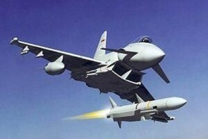 إسرائيل تقصف راجمات صواريخ تابعة للجيش السوري شمال هضبة الجولان