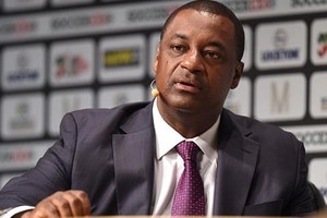 الفيفا يوقف نائبه السابق مدى الحياة