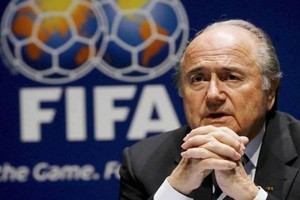 الفيفا يبدأ إجراءات ضد بلاتر بسبب الرواتب والمكافآت