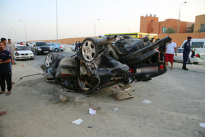 بالصور... إصابة بليغة لشابين في حادث بجبلة حبشي