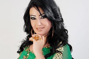 سمية الخشاب تعود للغناء بالخليجية في 'يا مسكين'