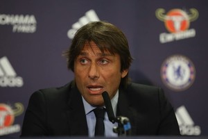 كونتي: من غير المرجح مشاركة لويز والونسو من البداية أمام سوانزي