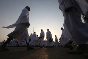 السعودية تعلن نجاح خطة تفويج الحجاج في أول أيام المناسك