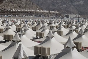 الدفاع المدني السعودي يسيطر على حريق محدود في مطبخ بمنى