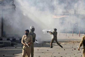 مقتل رجل شرطة وسبعة مسلحين في اشتباكات بكشمير الهندية