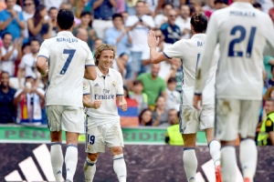 بالفيديو... ﻿برشلونة يتلقى صفعة من ألافيس والريال ينفرد بالصدارة