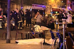 القبض على 3 سوريين في ألمانيا للاشتباه بصلتهم بهجمات باريس