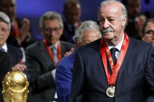 'اليويفا' يُكرم مدرب اسبانيا 'السابق' ديل بوسكي